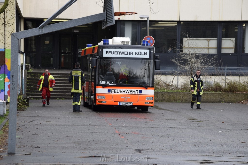 Einsatz BF Koeln Schule Burgwiesenstr Koeln Holweide P037.JPG - Miklos Laubert